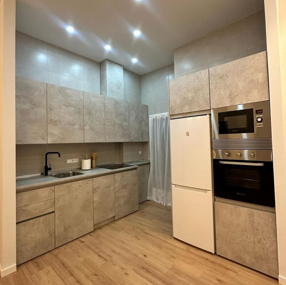Kitchen or kitchenette, dishwasher, oven, stove