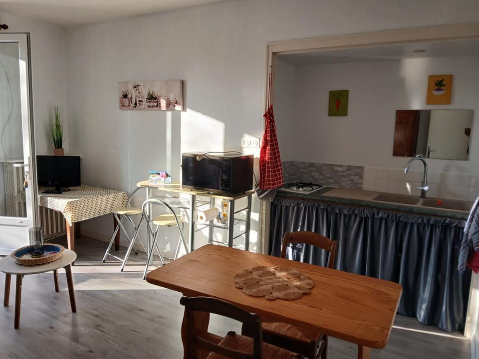 Kitchen or kitchenette, Living room
