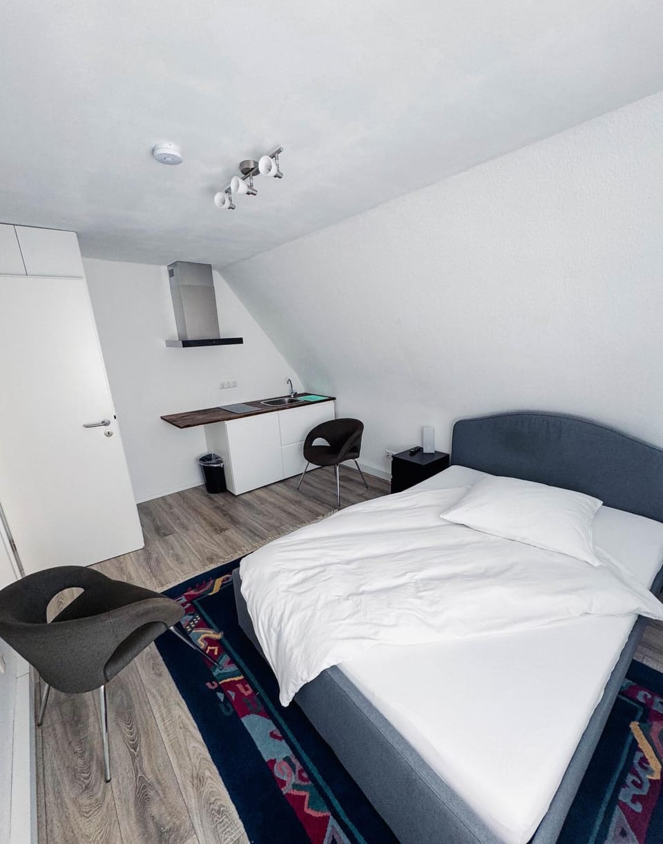 Bed, Kitchen or kitchenette, Photo of the whole room, Bedroom, stove, wardrobe, kitchen