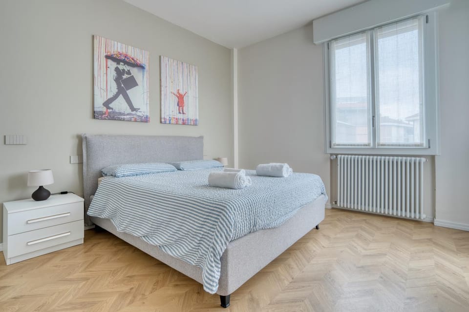 Bedroom, cot, towels, air conditioner