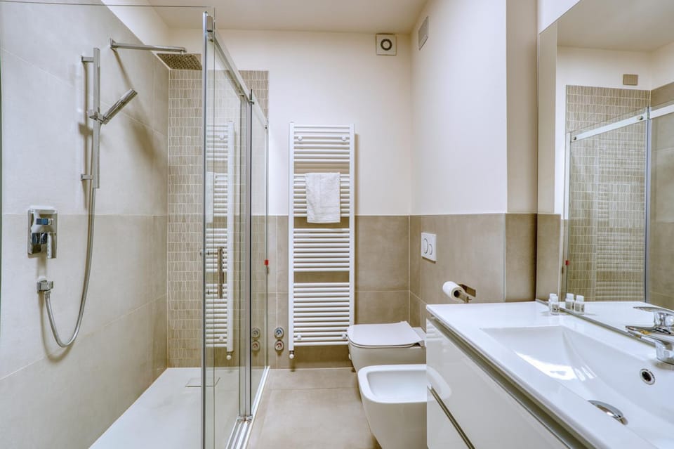 Shower, Toilet, bidet