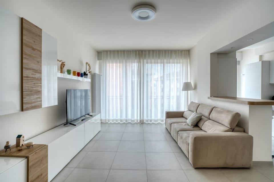 TV and multimedia, kitchen, air conditioner, air conditioner