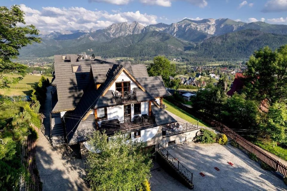 Property building, Day, Neighbourhood, Bird's eye view, Mountain view