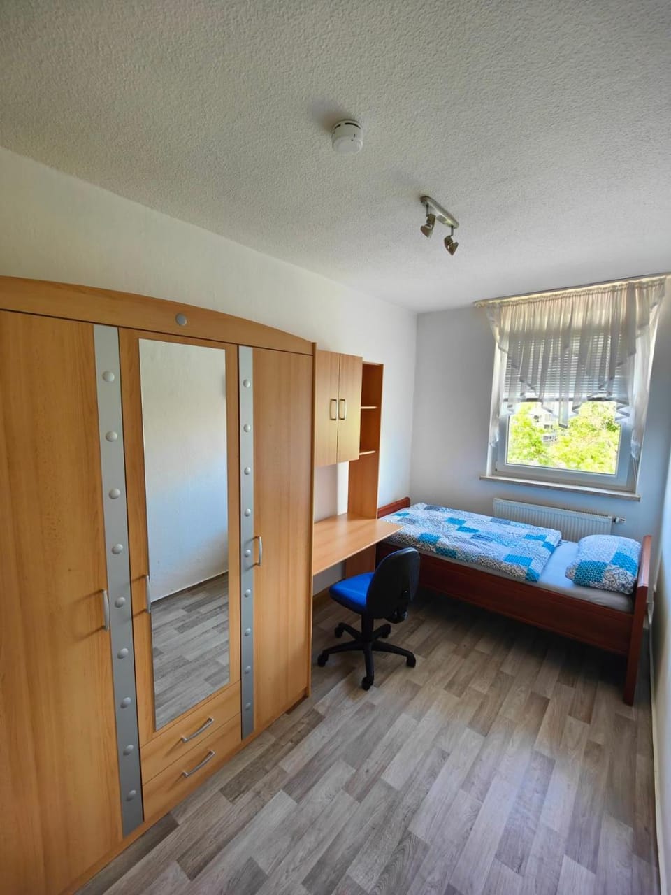 Bed, Photo of the whole room, Seating area, Bedroom, wardrobe