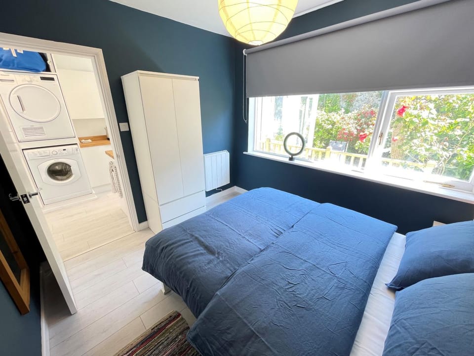 Property building, Bed, Photo of the whole room, Bedroom