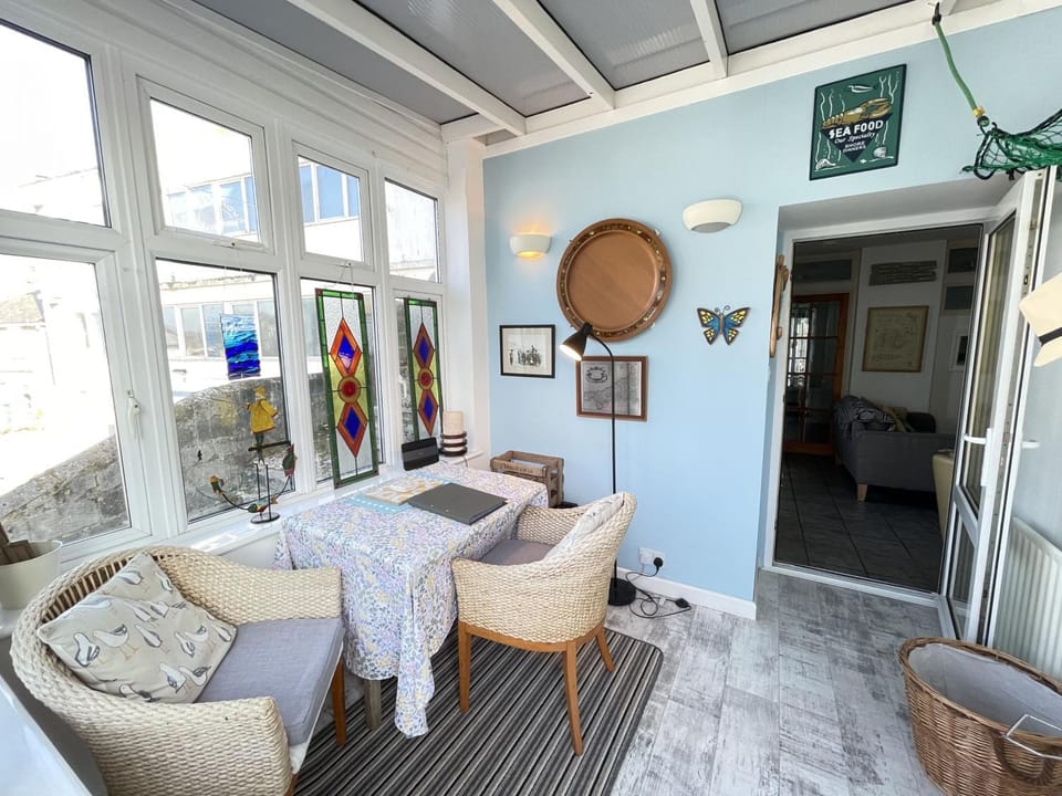 Property building, Seating area