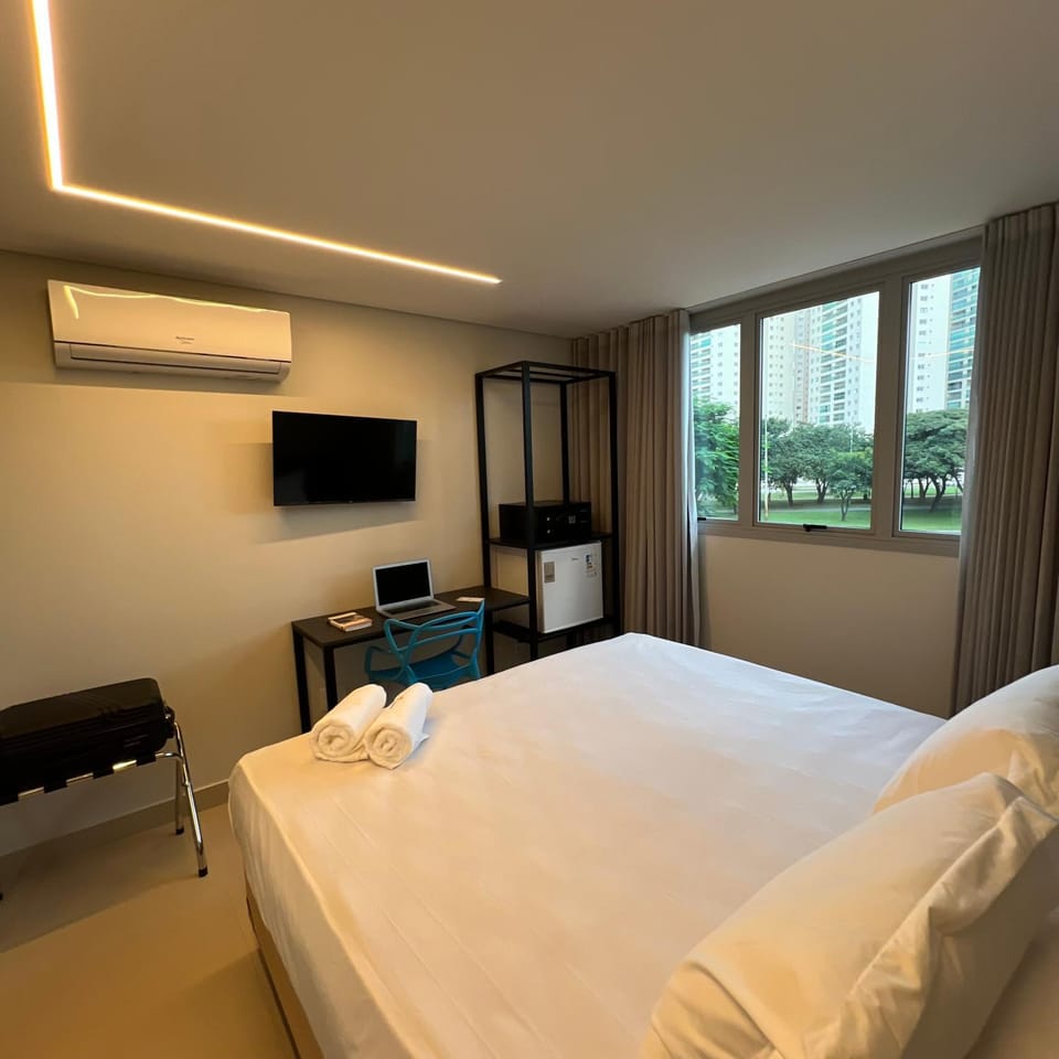 Bed, TV and multimedia, Photo of the whole room, towels, air conditioner