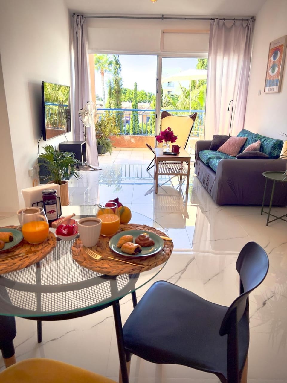 Balcony/Terrace, Living room, Seating area, Dining area, Garden view
