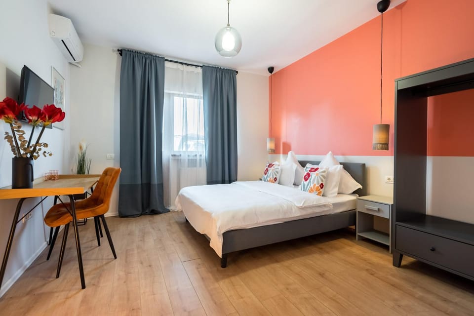 Bed, TV and multimedia, Photo of the whole room, Bedroom, wardrobe