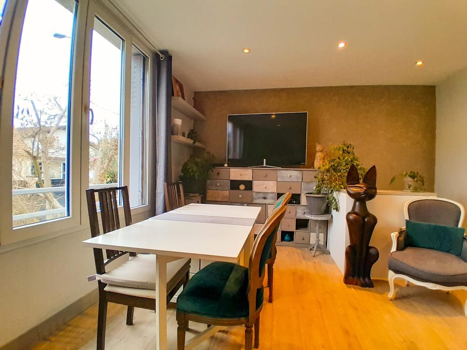 TV and multimedia, Dining area