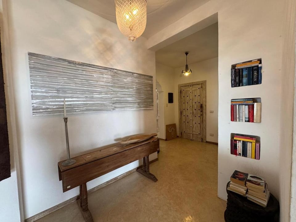 Library, Living room