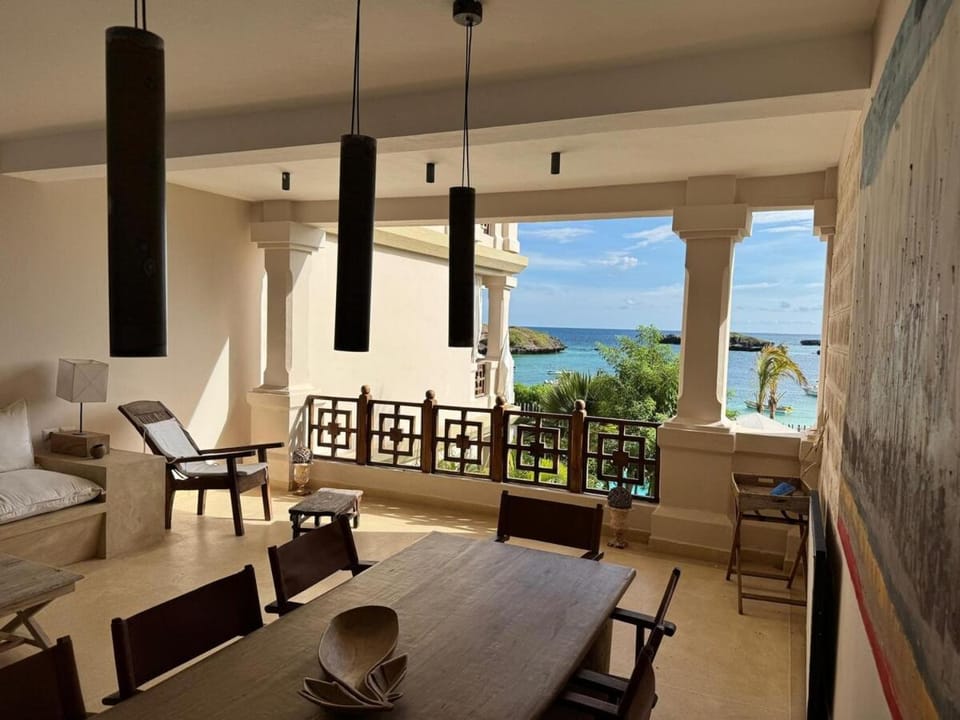 View (from property/room), Balcony/Terrace, Dining area, Sea view