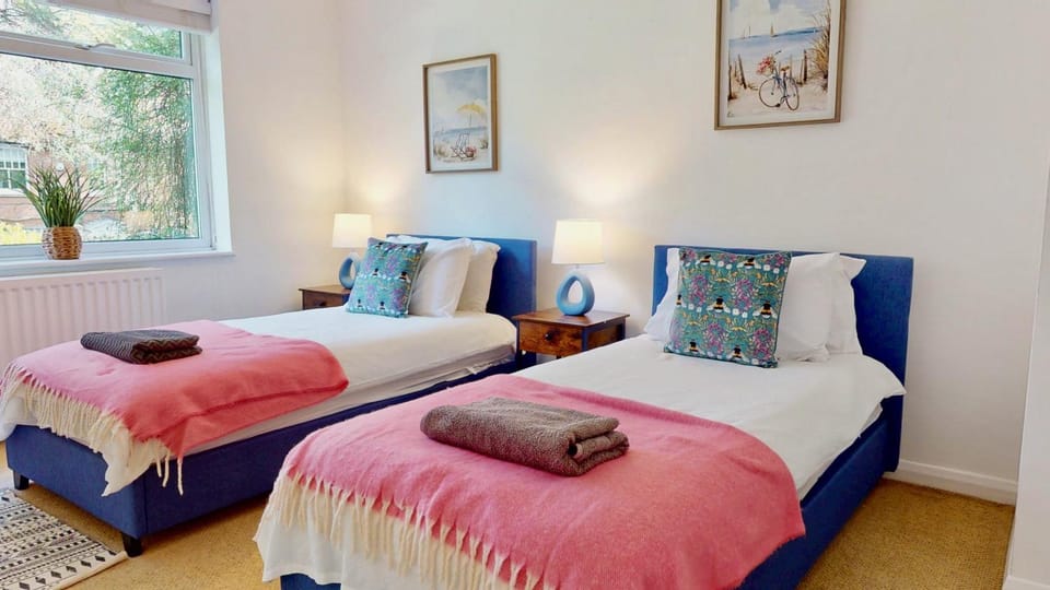 Bedroom, towels