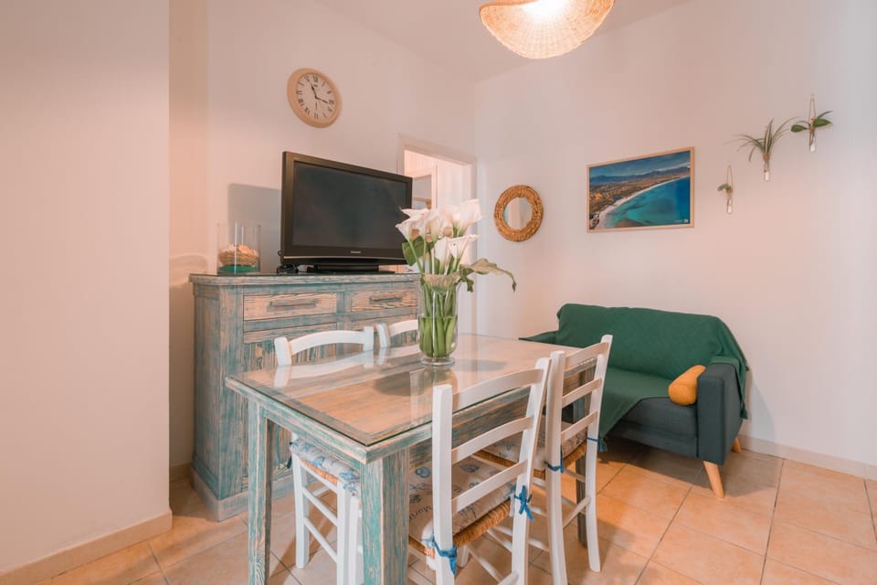 TV and multimedia, Kitchen or kitchenette, Seating area, Dining area