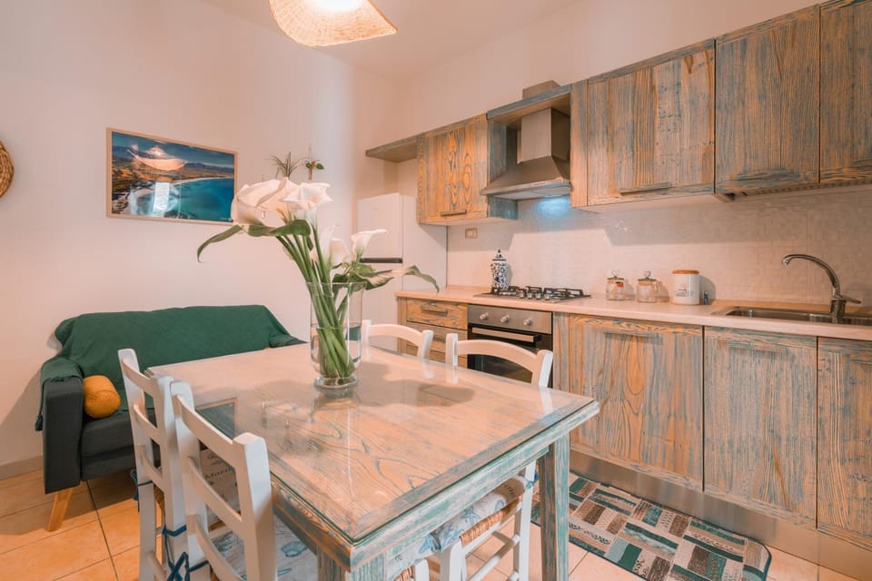 Kitchen or kitchenette, Dining area, pet friendly, stove