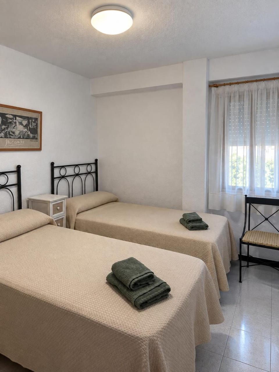 Bedroom, towels