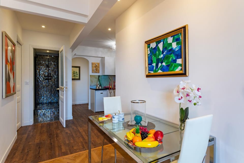 Kitchen or kitchenette, Living room, Dining area