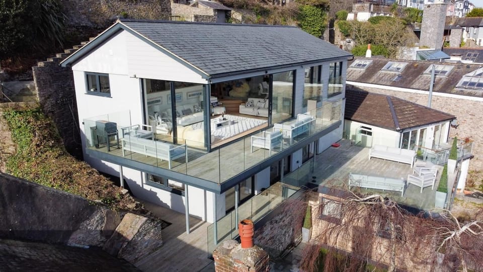 Large Riverside Retreat with Panoramic Dart Views House in Dartmouth