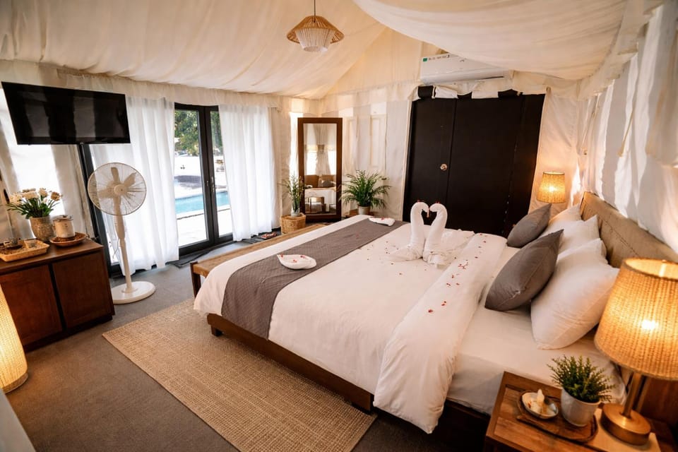 Bed, Bedroom