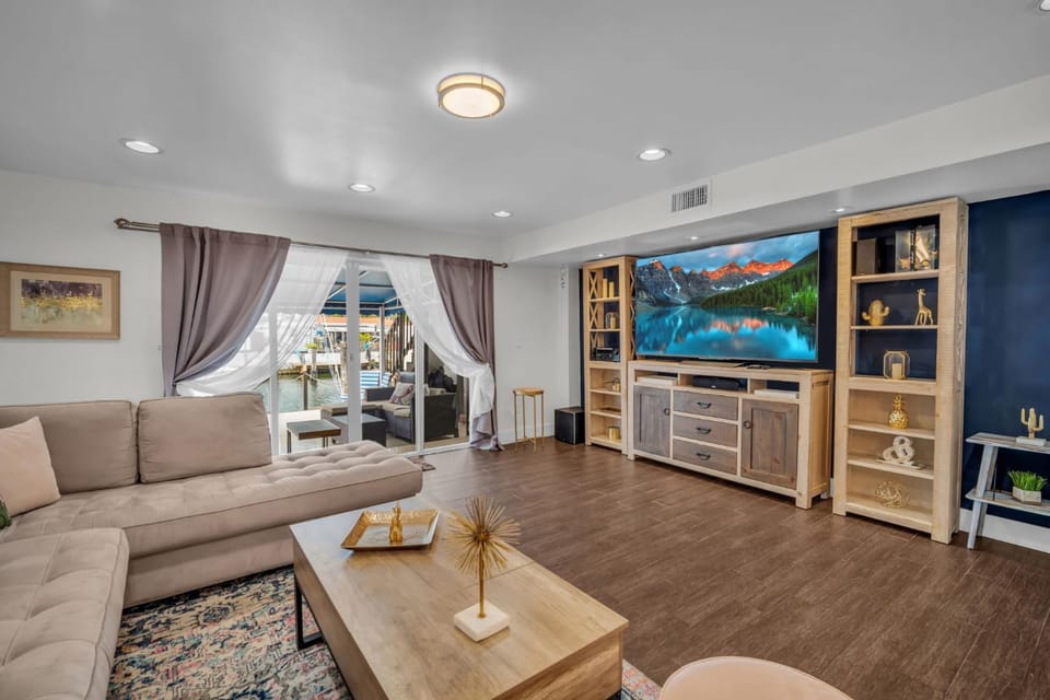Vista Mar Scenic 3BR Family Waterfront w Private Dock House in North Miami