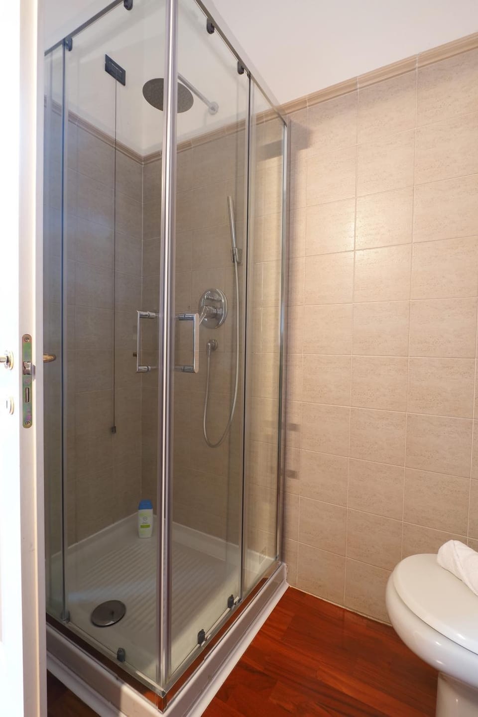 Shower, Toilet, Bathroom, towels