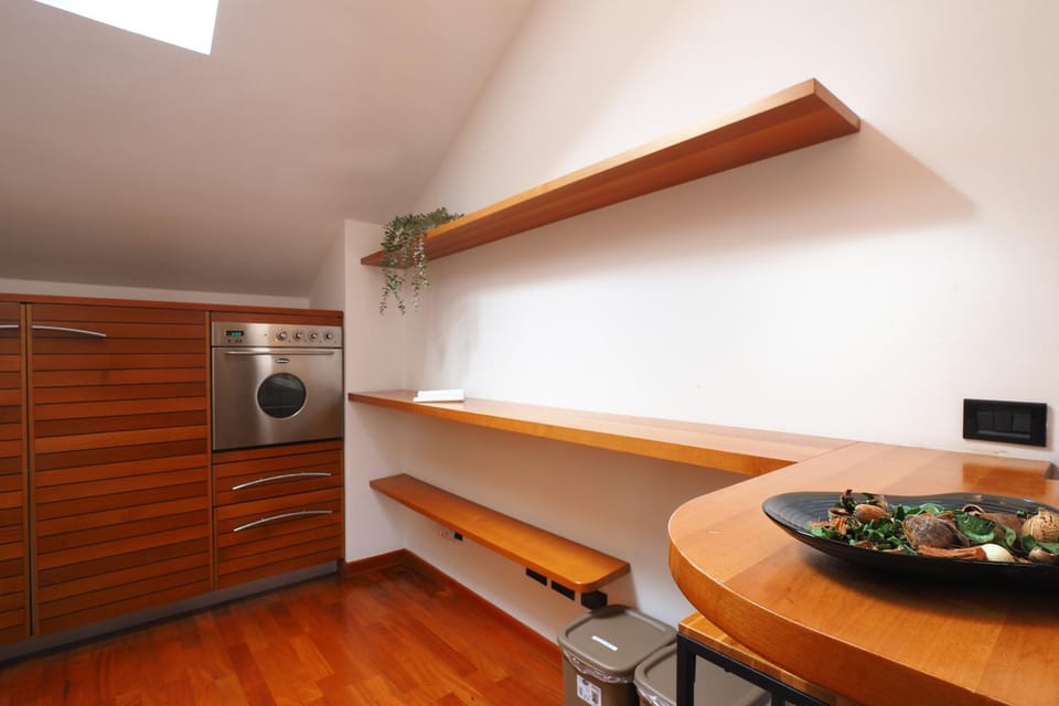 Kitchen or kitchenette, oven