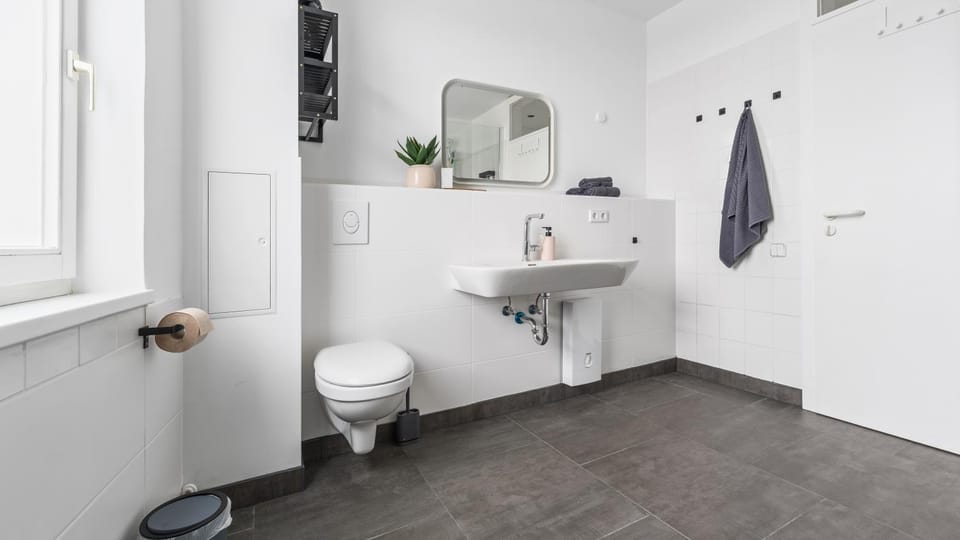 Shower, Toilet, Bathroom, towels