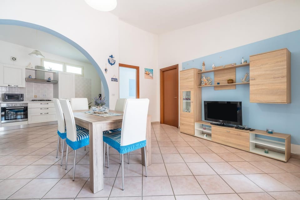 Property building, Kitchen or kitchenette, Living room