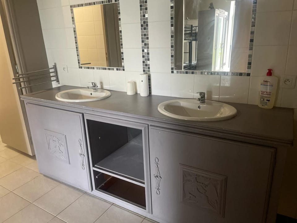 Dortoir de 12Lits Hostel in Occitanie