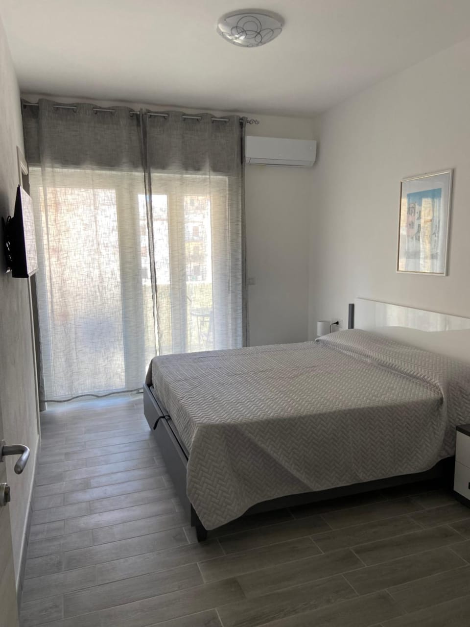 Bed, Bedroom, air conditioner