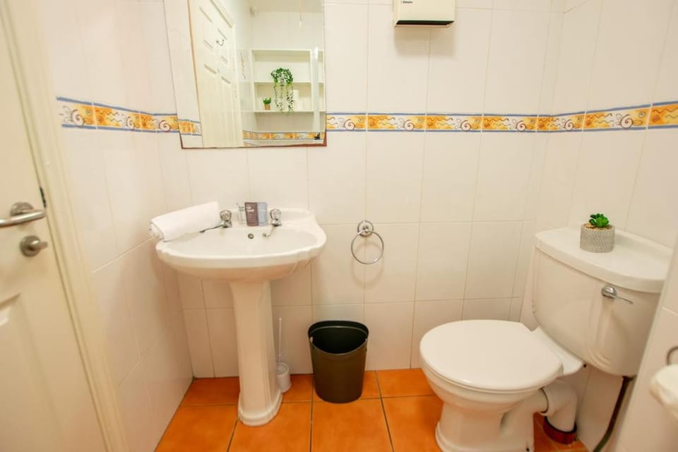 32 - 2 Bed Apartment, Sleeps 6 Apartment in Galway