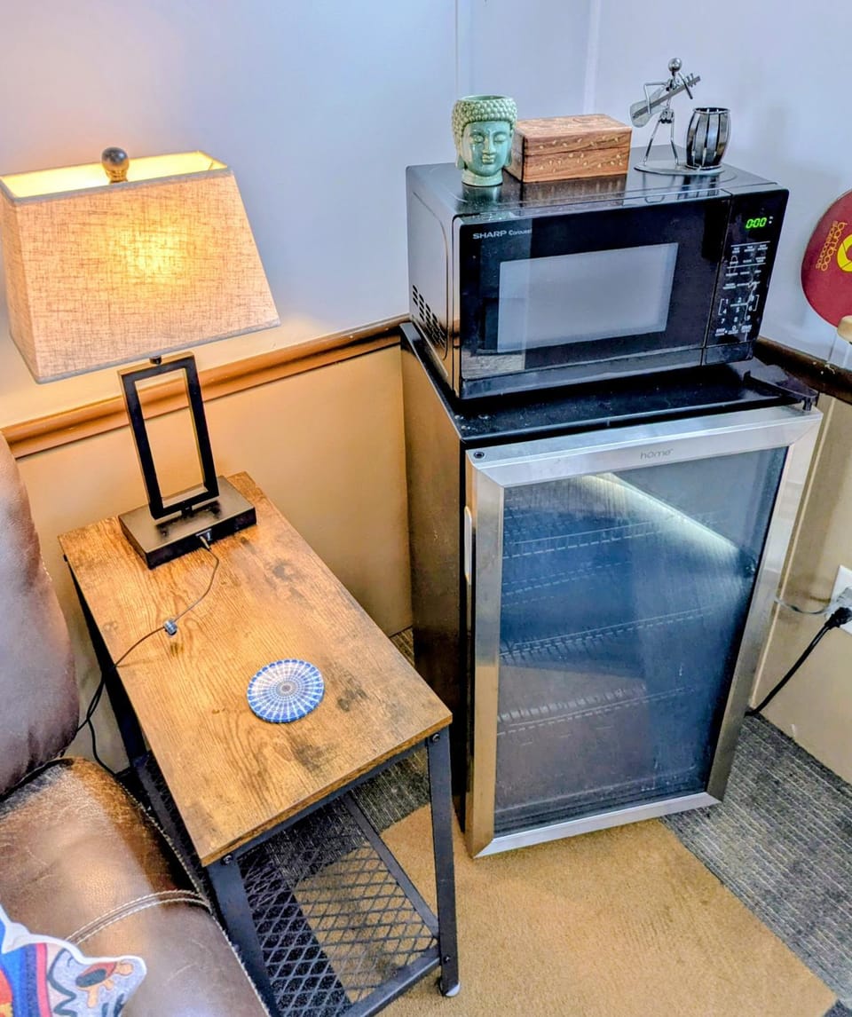 Kitchen or kitchenette, minibar, oven