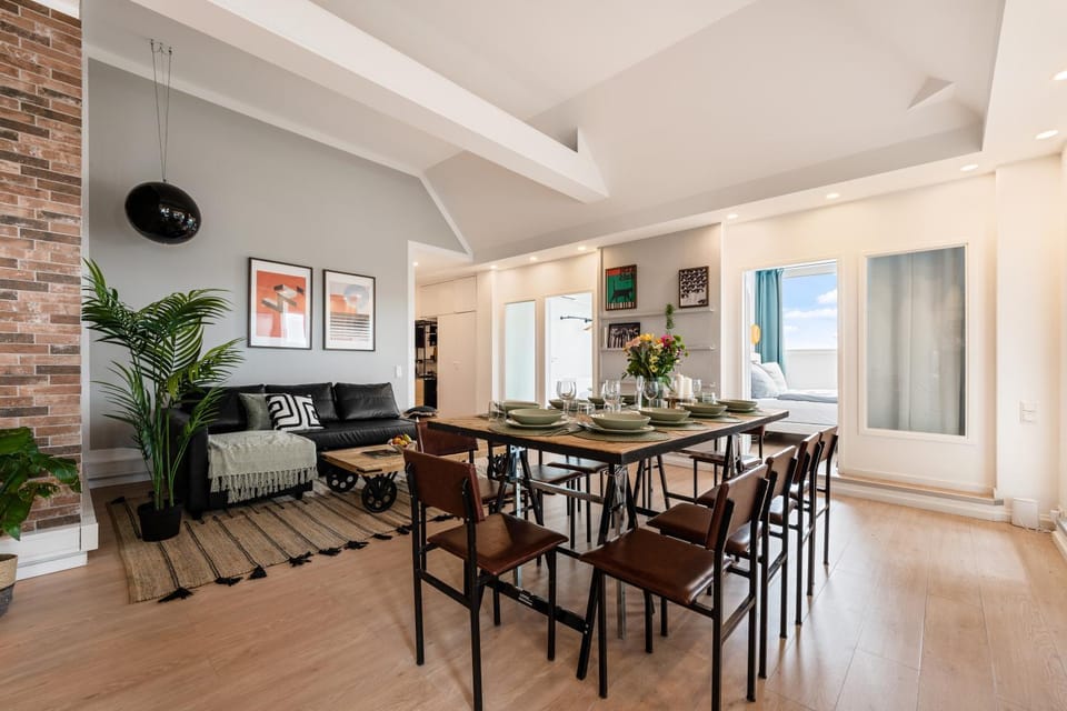 TV and multimedia, Living room, Seating area, Dining area