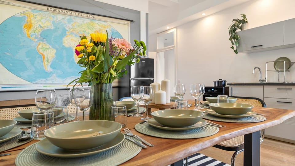 Kitchen or kitchenette, Food and drinks, Dining area, Food