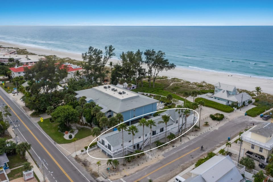 Castaway Cove by SkyRun Anna Maria House in Holmes Beach