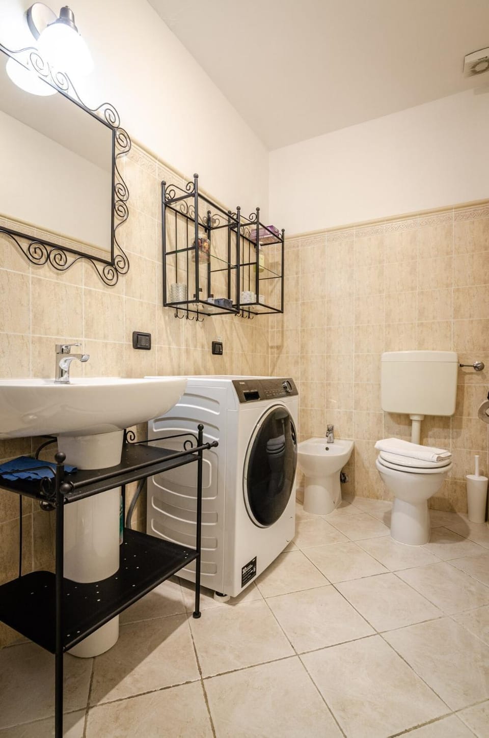 Toilet, Bathroom, towels, washing machine, dryer
