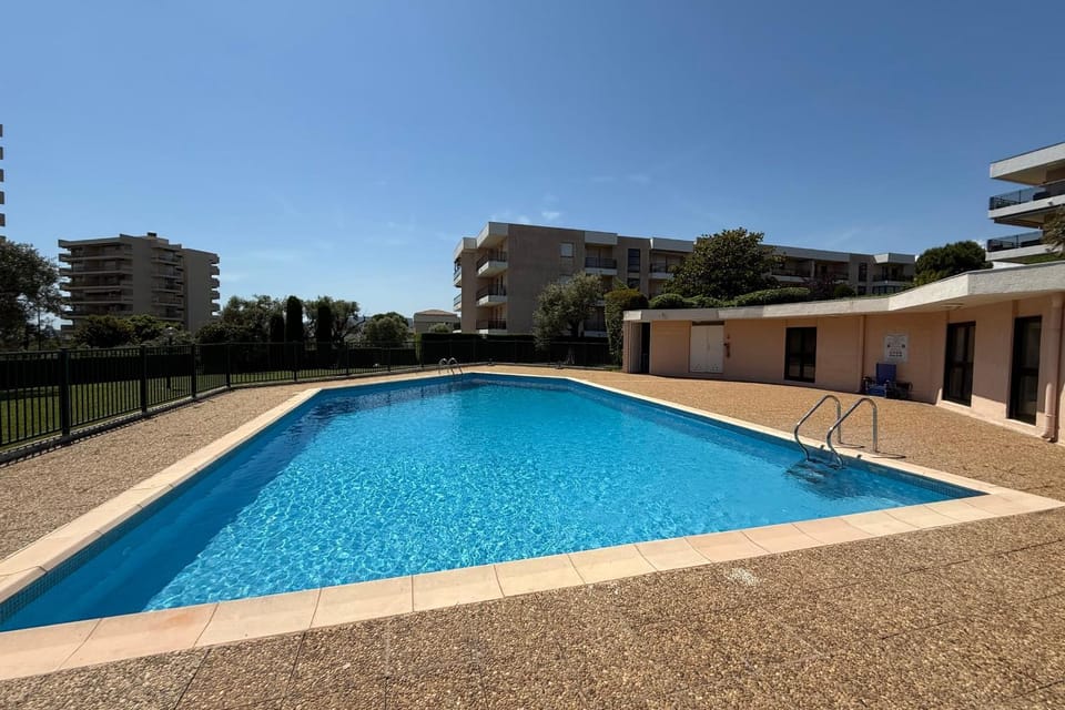 JUAN LES PINS 4 people Pool Garage House in Antibes