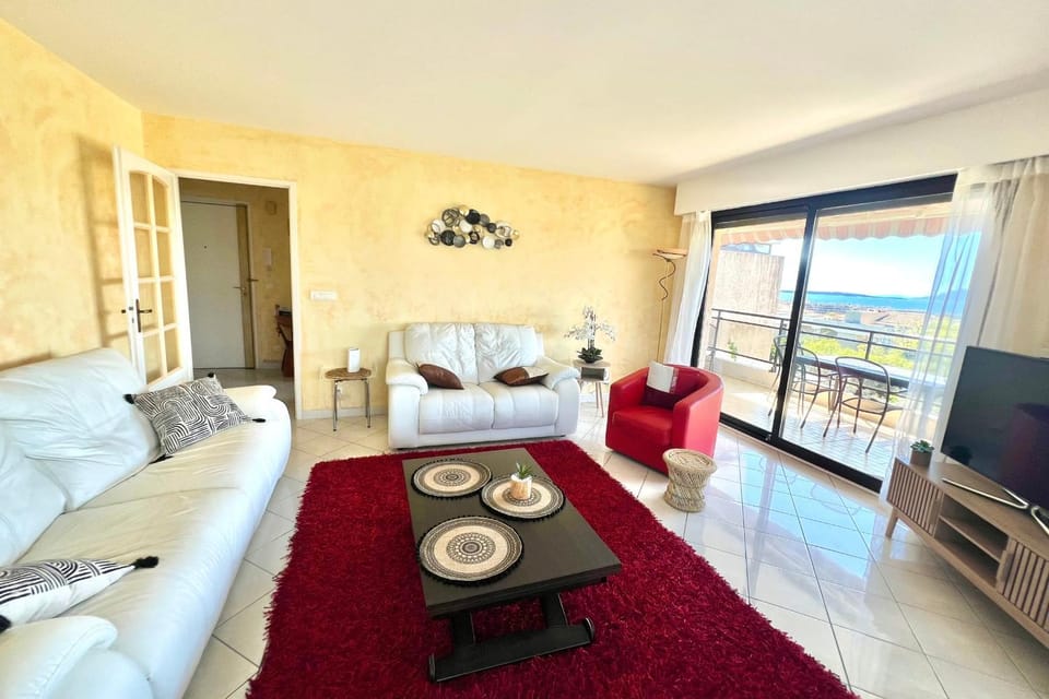 JUAN LES PINS 4 people Pool Garage House in Antibes