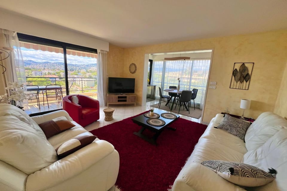 JUAN LES PINS 4 people Pool Garage House in Antibes