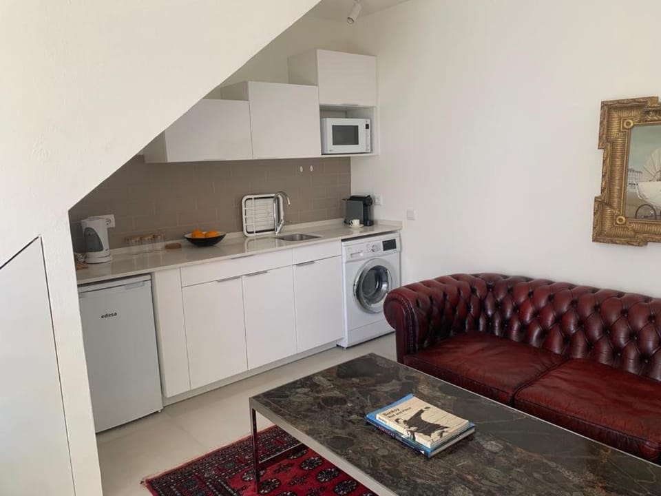 Kitchen or kitchenette, Living room, stove, toaster