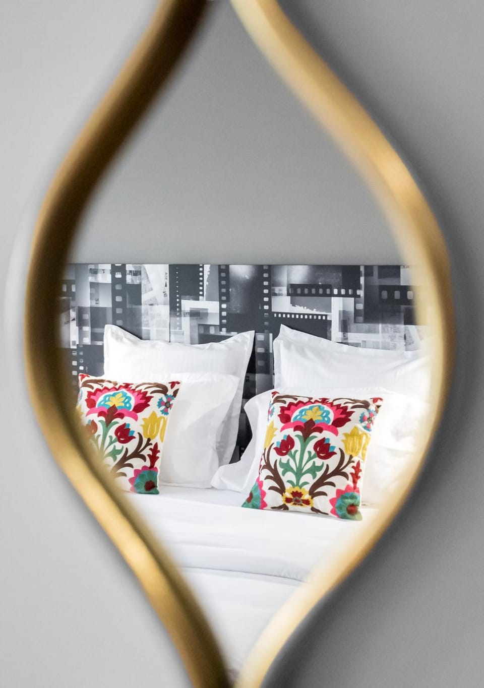Bed, Photo of the whole room, Decorative detail, Bedroom