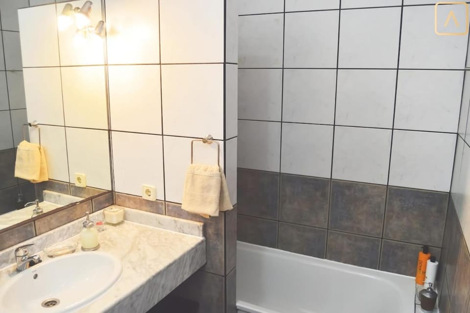 Bathroom, Bath