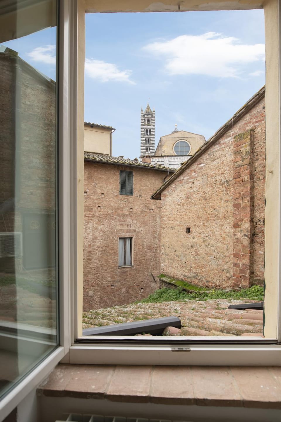 Property building, Day, Summer, View (from property/room), City view, Landmark view, Seasons, heating, internet
