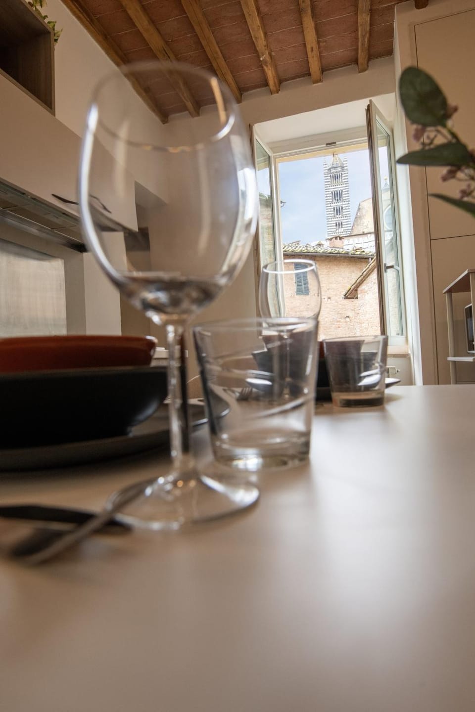 Property building, Nearby landmark, Facade/entrance, View (from property/room), Kitchen or kitchenette, Dining area, City view, Landmark view, Breakfast, Dinner, heating, kitchen