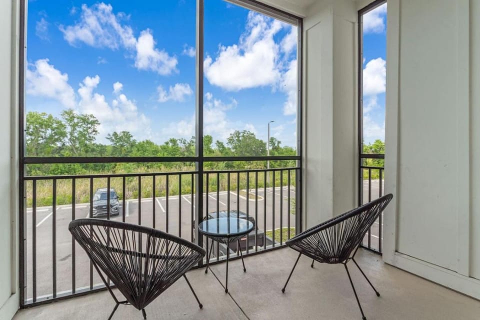 Tropical Hideaway Amazing 3 Bed Oasis with Pool Apartment in Apollo Beach