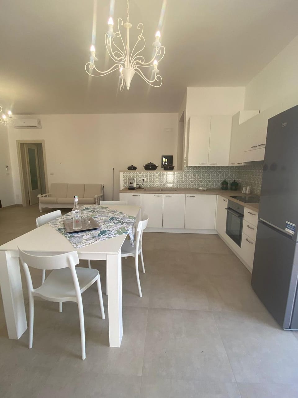 Kitchen or kitchenette, Dining area, oven, stove
