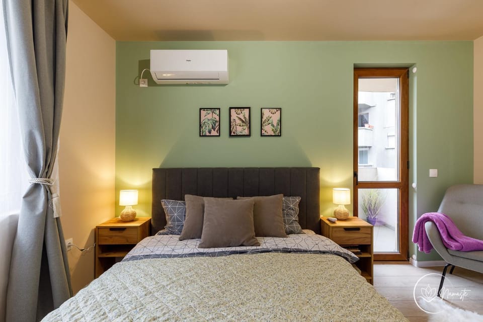 Bed, Photo of the whole room, Bedroom, air conditioner