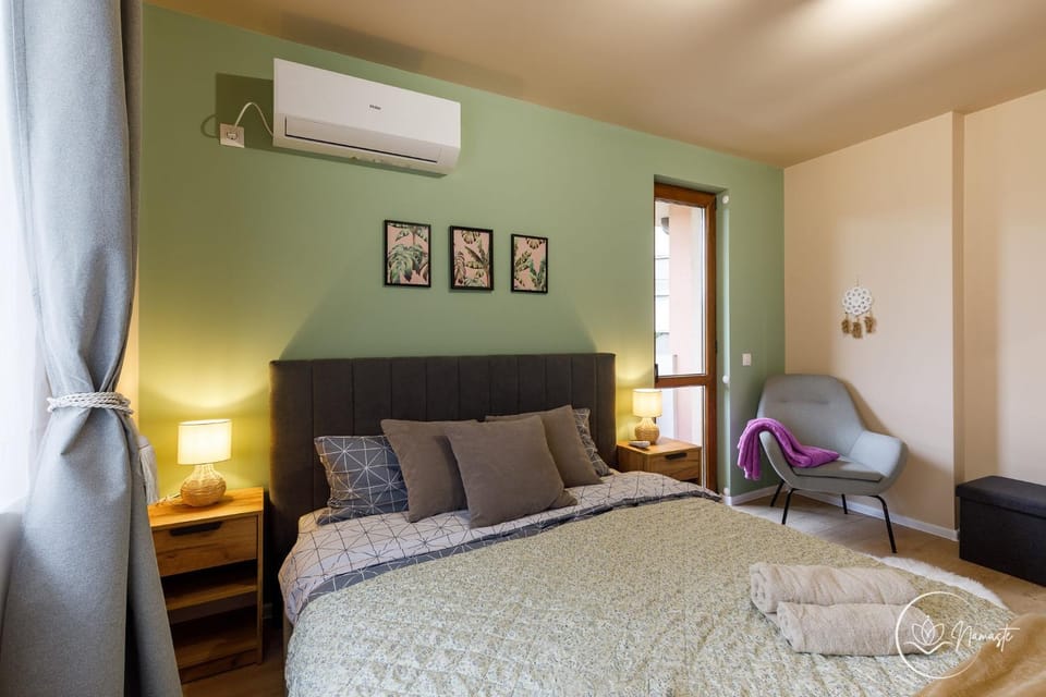Bed, Photo of the whole room, Bedroom, towels, air conditioner
