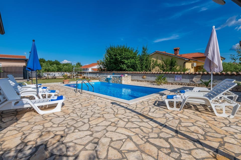Day, Pool view, Swimming pool, sunbed