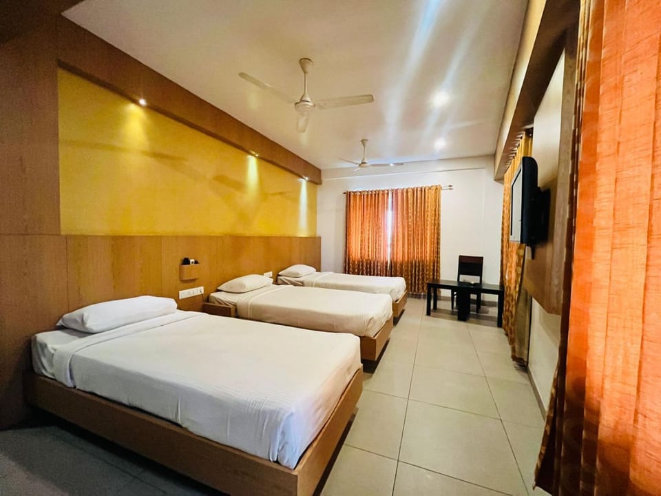 Communal lounge/ TV room, Bed, TV and multimedia, Photo of the whole room, Bedroom